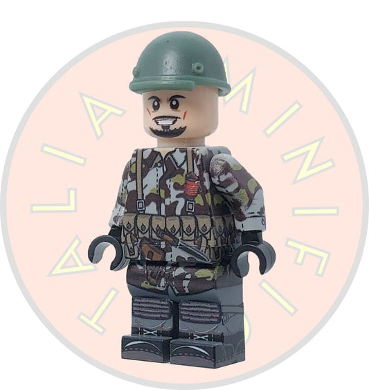 Italian Airborne Trooper – Camouflage Jump Uniform 1942